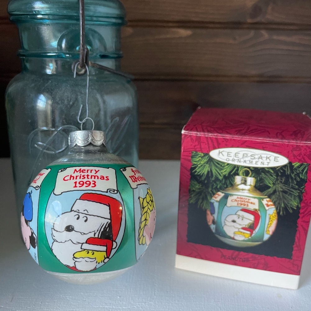 Vintage Hallmark Peanuts glass ornament 1993